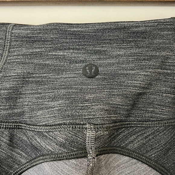 EUC Lululemon Early Extension heathered black titanium silver screen Sz 2 - Picture 4 of 9